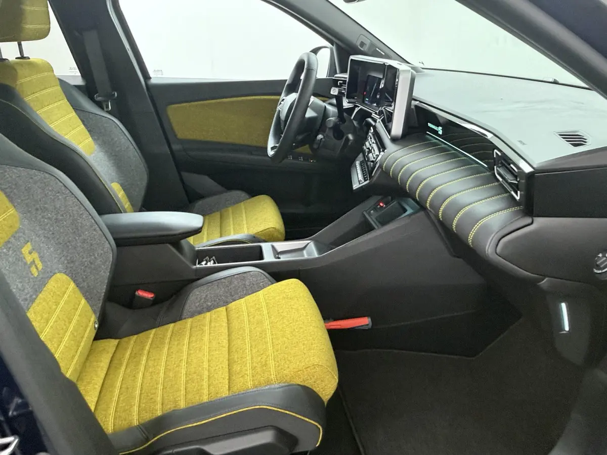 iconic cinq 150 pk comfort range | Harman Kardon | pack safety & advanced driving assist |
