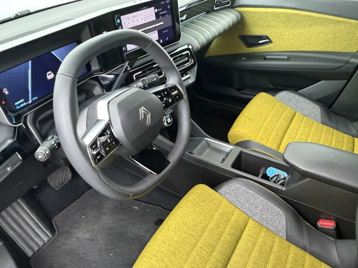 iconic cinq 150 pk comfort range | Harman Kardon | pack safety & advanced driving assist |