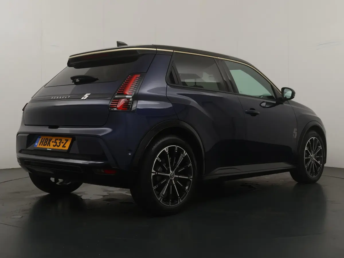 iconic cinq 150 pk comfort range | Harman Kardon | pack safety & advanced driving assist |