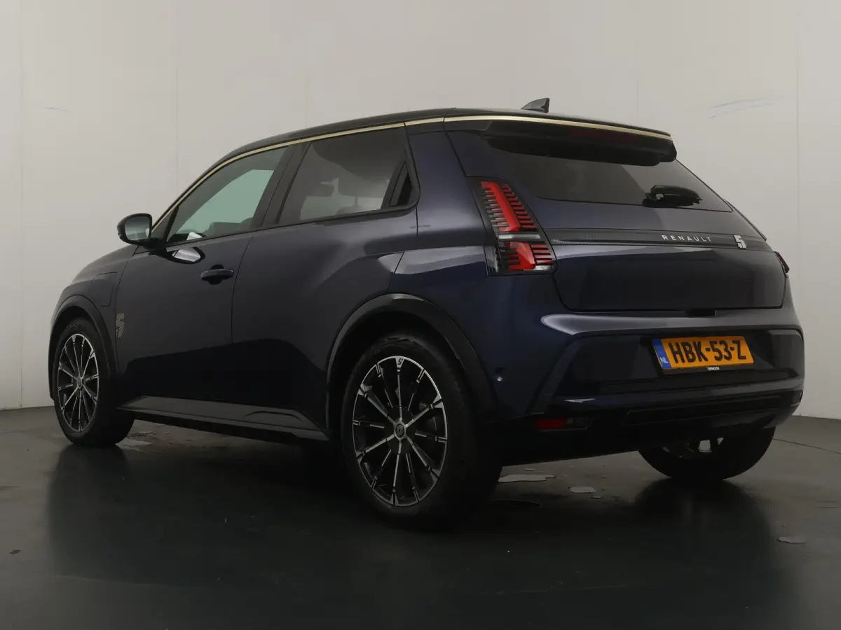 iconic cinq 150 pk comfort range | Harman Kardon | pack safety & advanced driving assist |