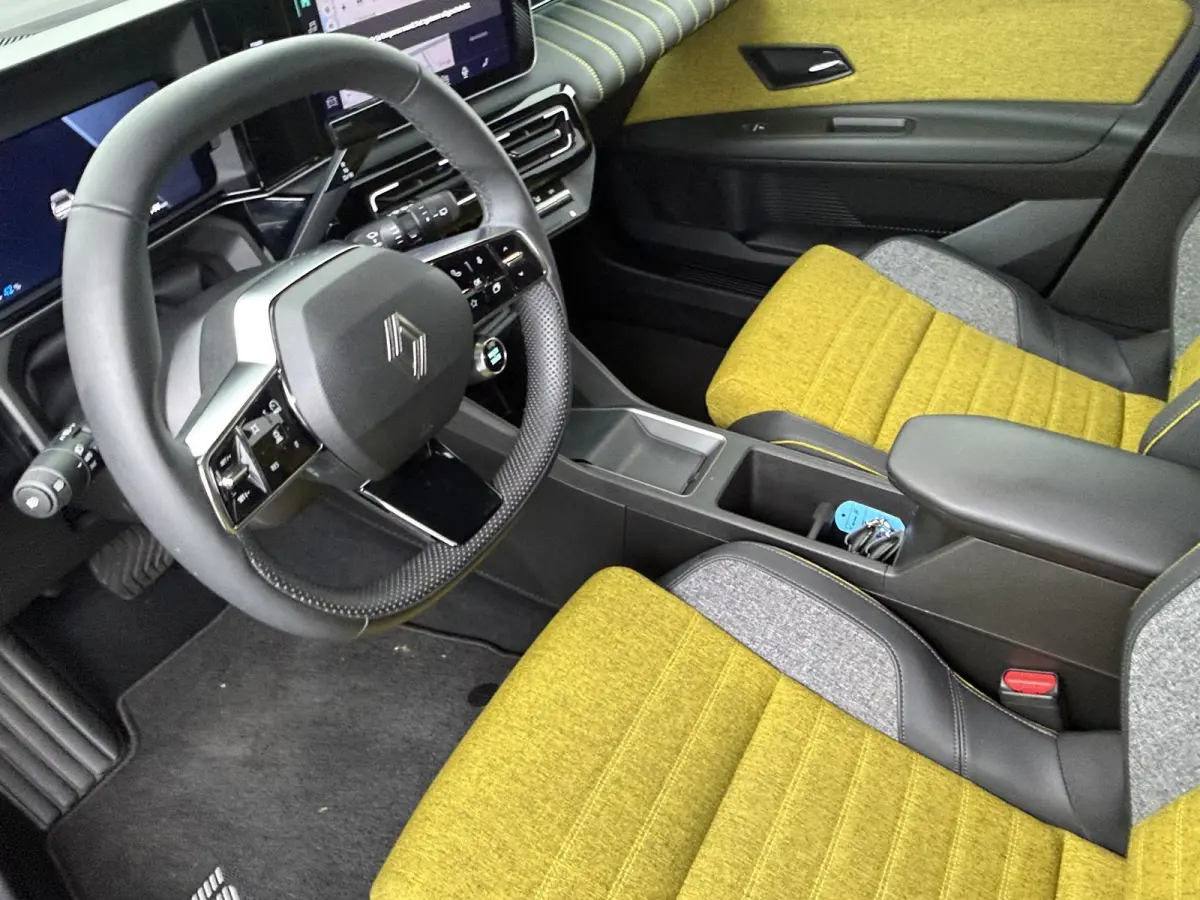 iconic cinq 150 pk comfort range | Harman Kardon | pack safety & advanced driving assist |