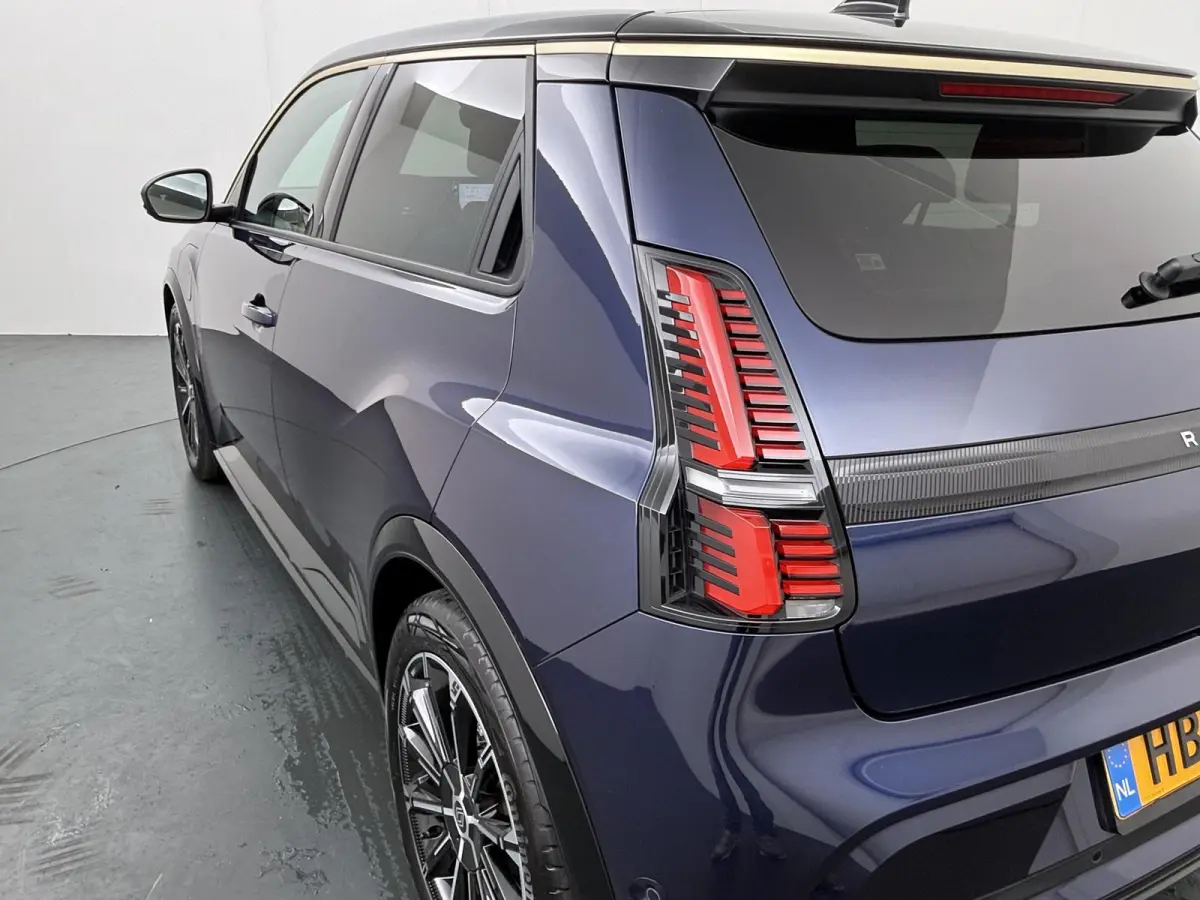 iconic cinq 150 pk comfort range | Harman Kardon | pack safety & advanced driving assist |