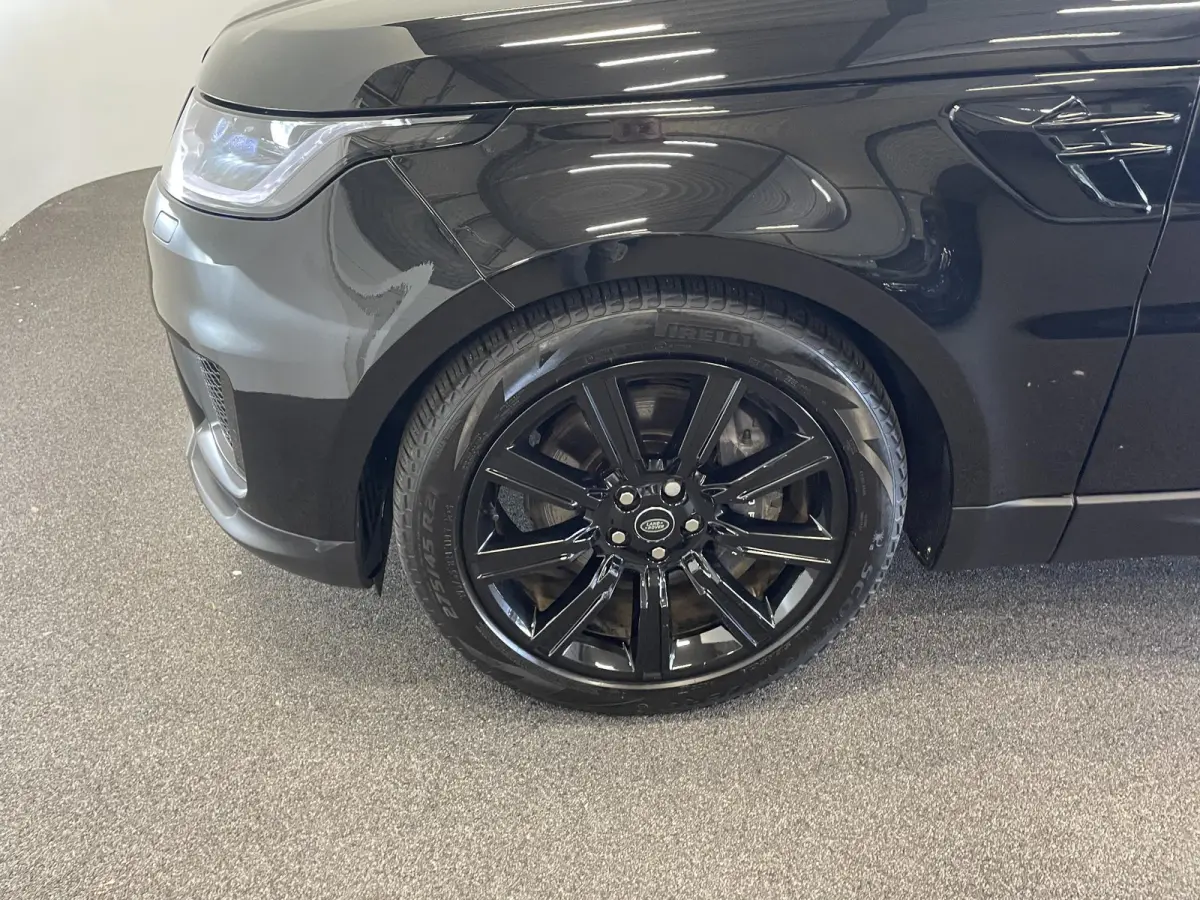 P400e SE Black Pack Navigatie Apple Carplay/Android Auto Camera Parkeersensoren Meridian Sound System LED koplampen Cruise Control 21"lichtmetalen velgen Climate Control  Getinte ramen