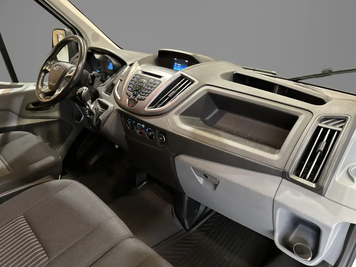2.0 TDCI L2H2 3Pers. / Pdc.V+A / Airco / Radio multimedia / Imperial + Ladder / Zeer nette bus! / Apk 07-2027