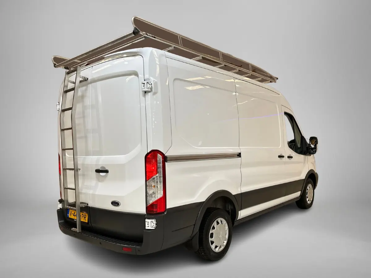 2.0 TDCI L2H2 3Pers. / Pdc.V+A / Airco / Radio multimedia / Imperial + Ladder / Zeer nette bus! / Apk 07-2027