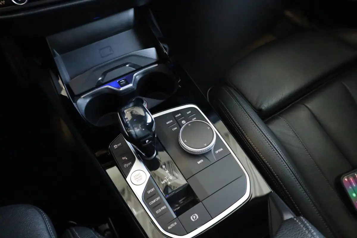 218i High Executive Edition | Panorama-dak | Active Cruise Control | Active Cruise Control | M Sportstoelen | Comfort Access |