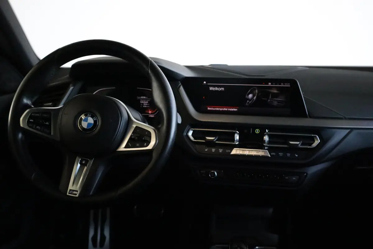 218i High Executive Edition | Panorama-dak | Active Cruise Control | Active Cruise Control | M Sportstoelen | Comfort Access |