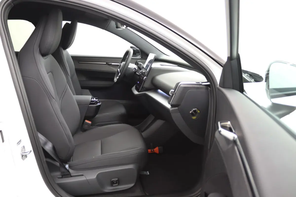 P5 Long Range Plus Black Edition Europa 69 kWh | Direct Beschikbaar | Elektrische Stoelen | Stoelverwarming | Keyless |