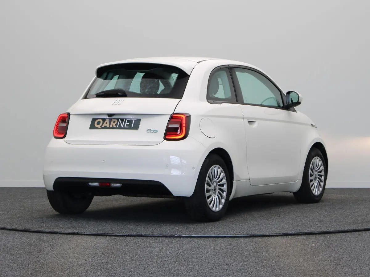 Icon | 320km WLTP | 85KWh Snelladen | Cruise control | SOH 94% |