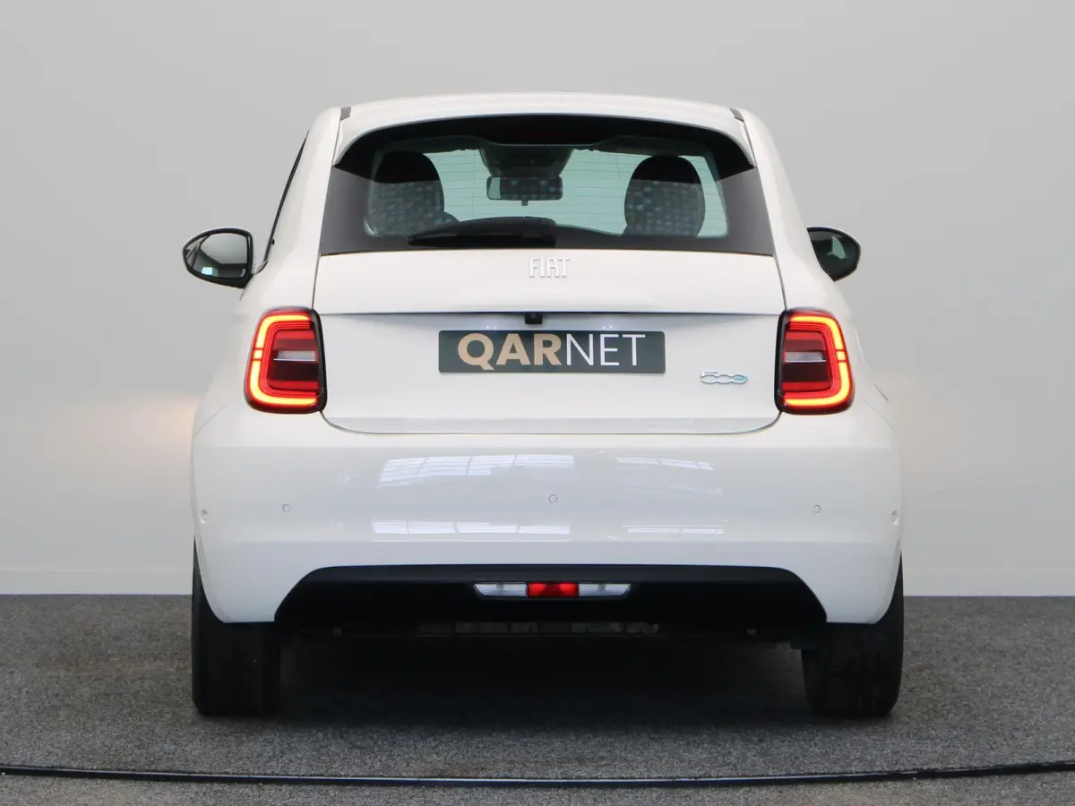 Icon | 320km WLTP | 85KWh Snelladen | Cruise control | SOH 94% |