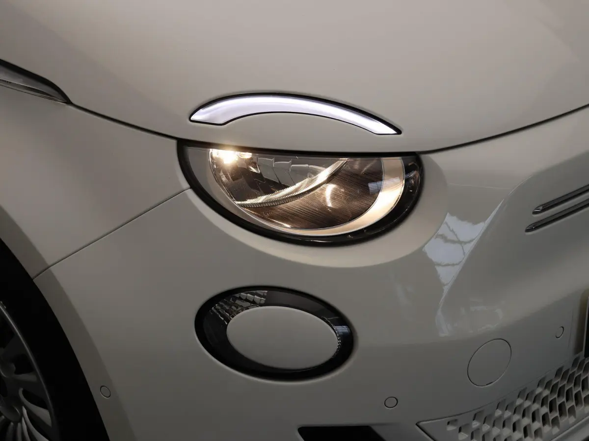 Icon | 320km WLTP | 85KWh Snelladen | Cruise control | SOH 94% |