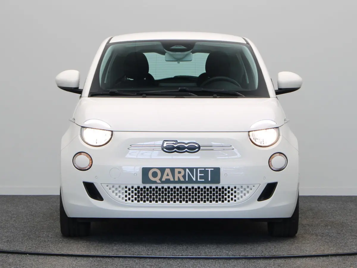 Icon | 320km WLTP | 85KWh Snelladen | Cruise control | SOH 94% |