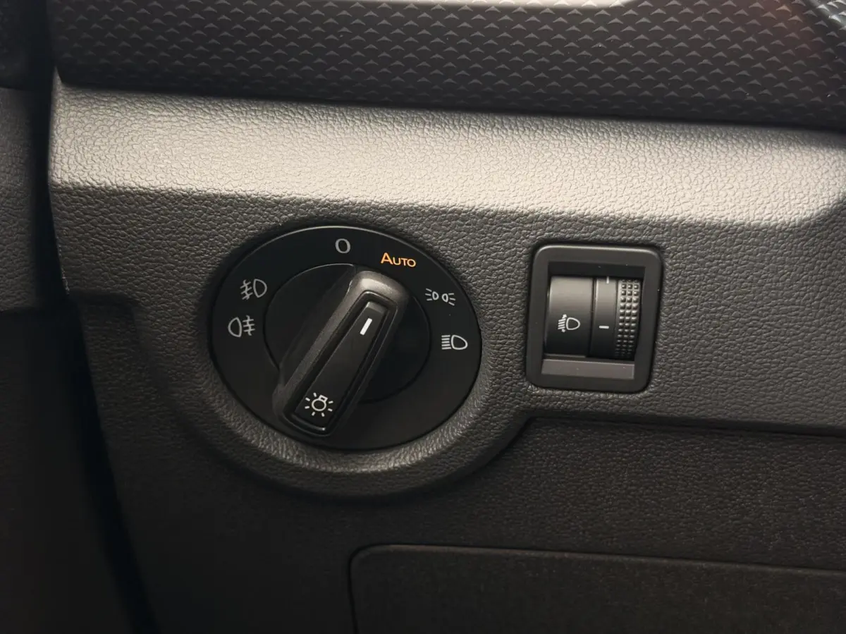 1.0 TSI DSG AUT. Life CARPLAY | ADAPT.CRUISE | NAV | PDC | DAB | LMV