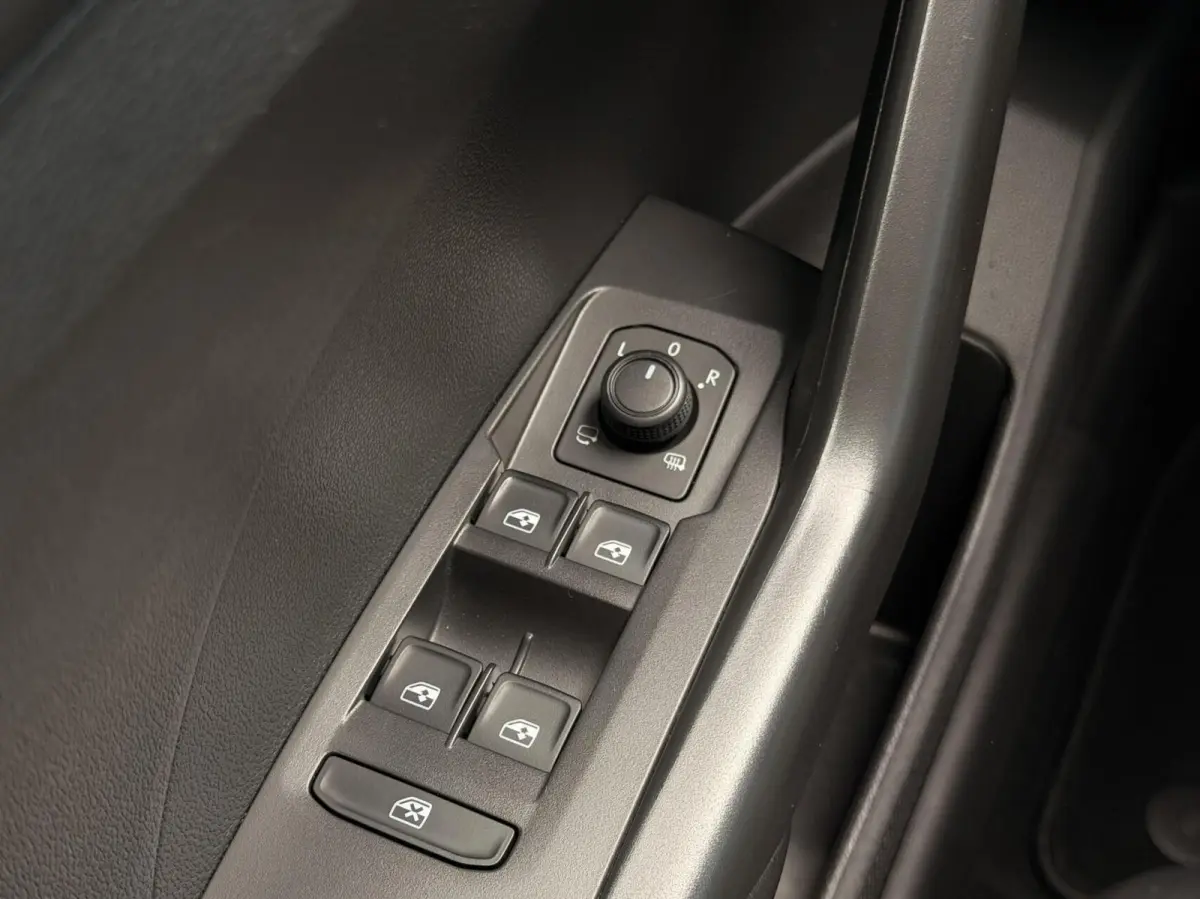 1.0 TSI DSG AUT. Life CARPLAY | ADAPT.CRUISE | NAV | PDC | DAB | LMV