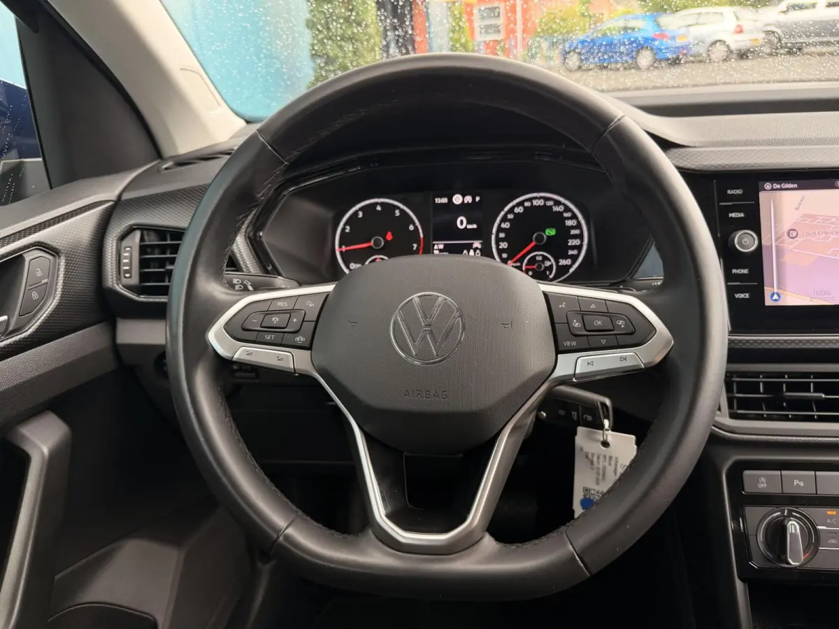 1.0 TSI DSG AUT. Life CARPLAY | ADAPT.CRUISE | NAV | PDC | DAB | LMV