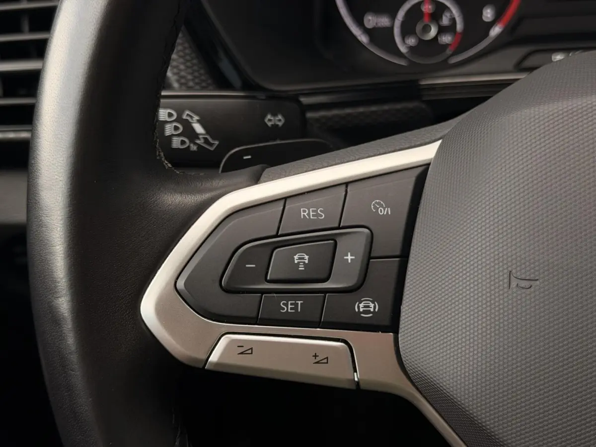 1.0 TSI DSG AUT. Life CARPLAY | ADAPT.CRUISE | NAV | PDC | DAB | LMV