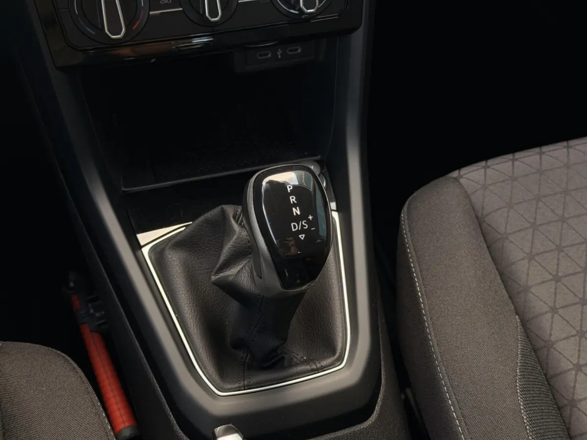 1.0 TSI DSG AUT. Life CARPLAY | ADAPT.CRUISE | NAV | PDC | DAB | LMV