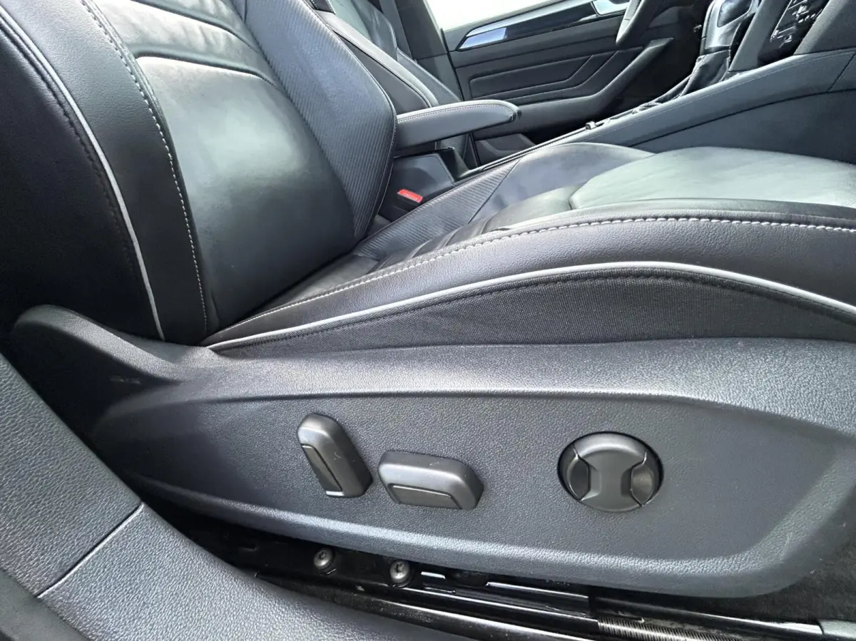 1.4 TSI eHybrid R-Line Business+ PANO DAK I TREKHAAK I DIGI DISPLAY