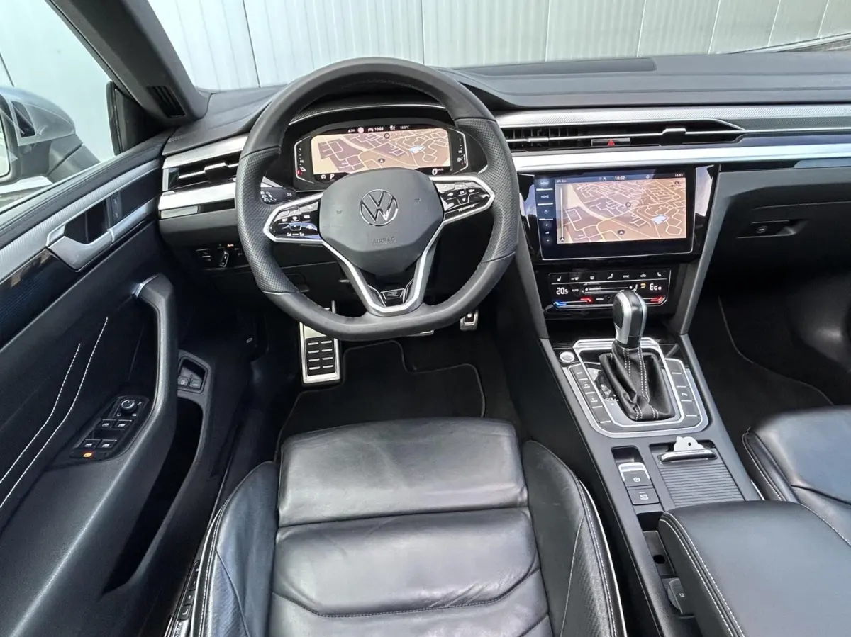 1.4 TSI eHybrid R-Line Business+ PANO DAK I TREKHAAK I DIGI DISPLAY