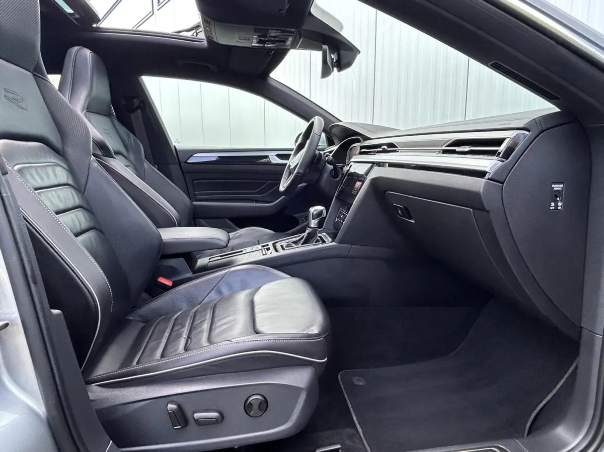 1.4 TSI eHybrid R-Line Business+ PANO DAK I TREKHAAK I DIGI DISPLAY