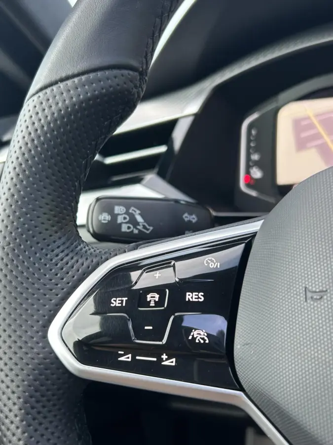 1.4 TSI eHybrid R-Line Business+ PANO DAK I TREKHAAK I DIGI DISPLAY