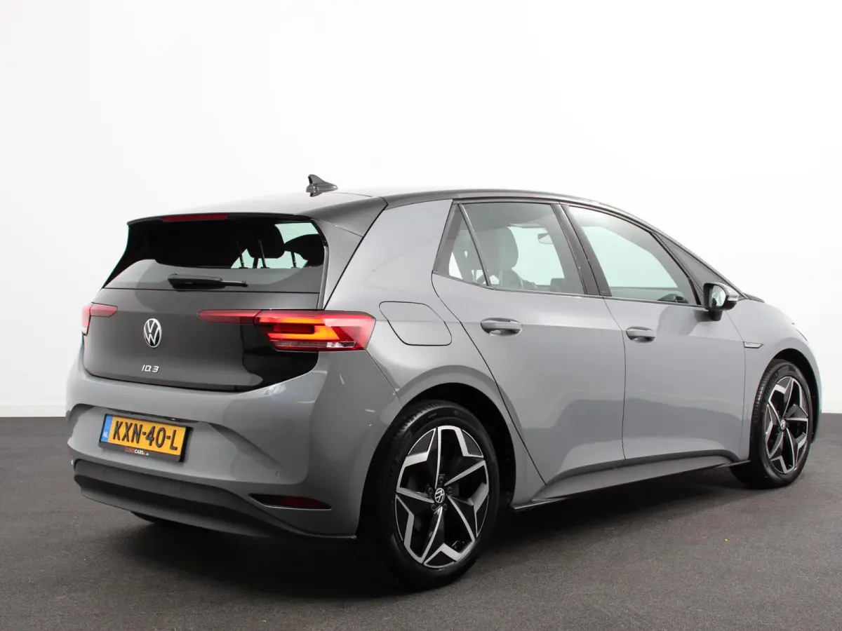 Pro 58 kWh SOH 92% Navigatie Apple CarPlay Android Auto Parkeerhulp Adaptive Cruise Control Stoel- en stuurverwarming Full Led Climate Control Lichtmetalen velgen