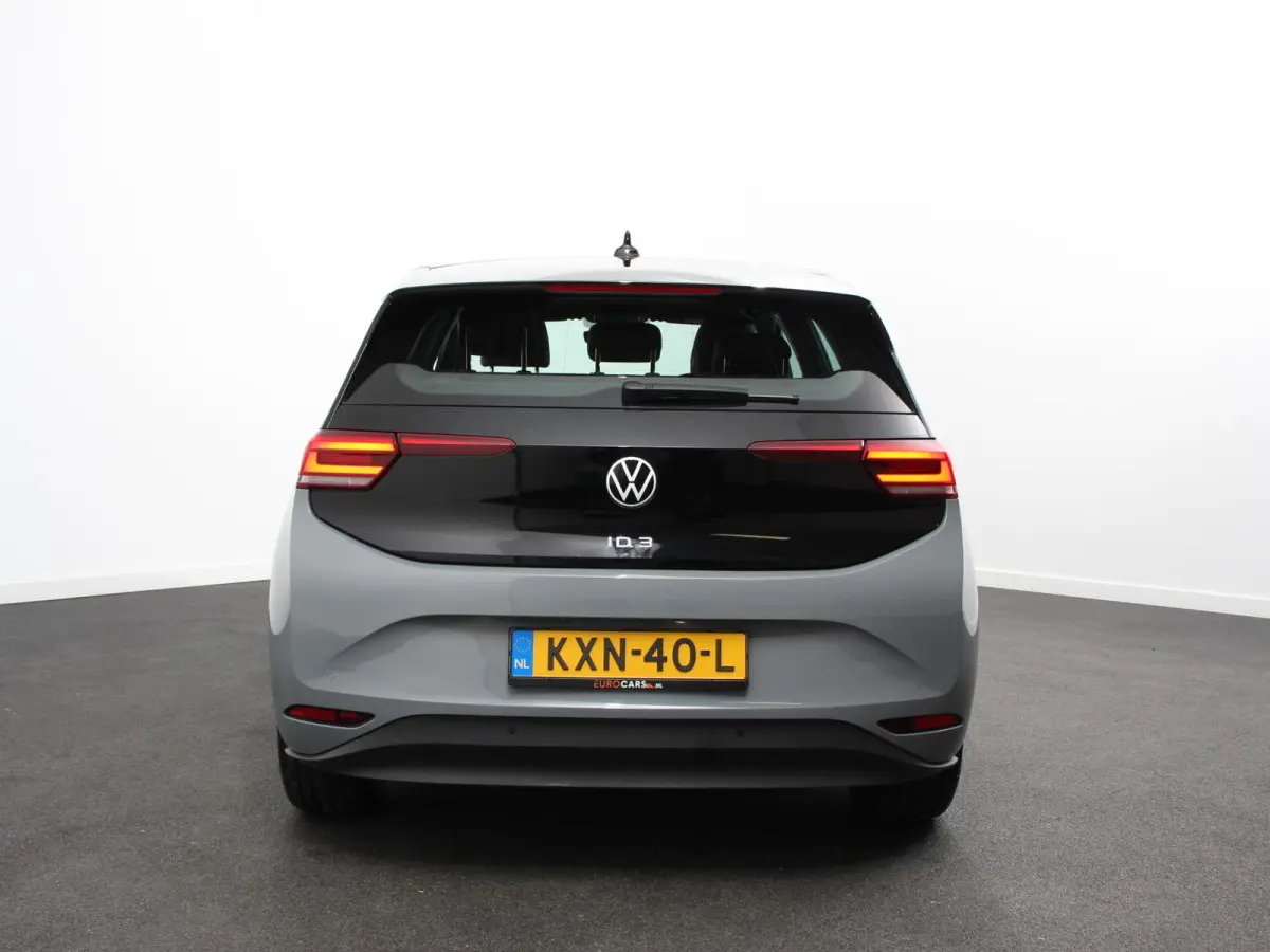 Pro 58 kWh SOH 92% Navigatie Apple CarPlay Android Auto Parkeerhulp Adaptive Cruise Control Stoel- en stuurverwarming Full Led Climate Control Lichtmetalen velgen
