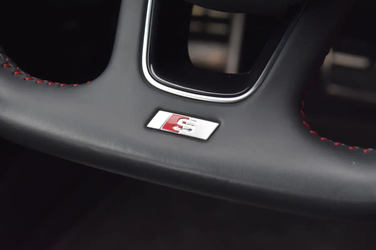 45 TFSI quattro Sport S line black edition