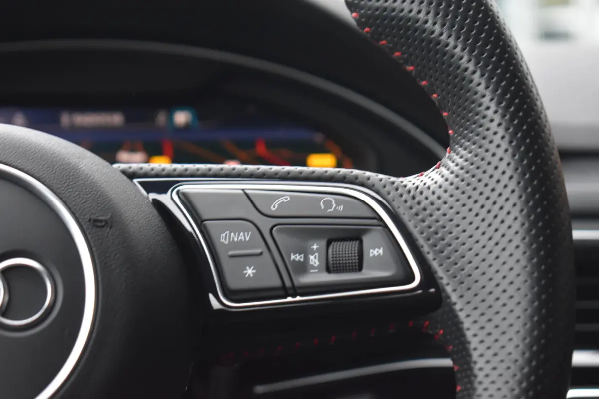 45 TFSI quattro Sport S line black edition