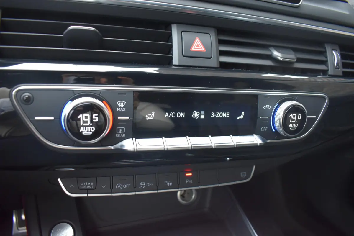45 TFSI quattro Sport S line black edition