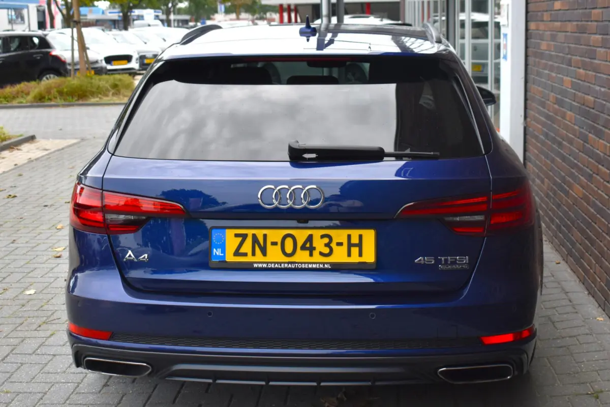 45 TFSI quattro Sport S line black edition