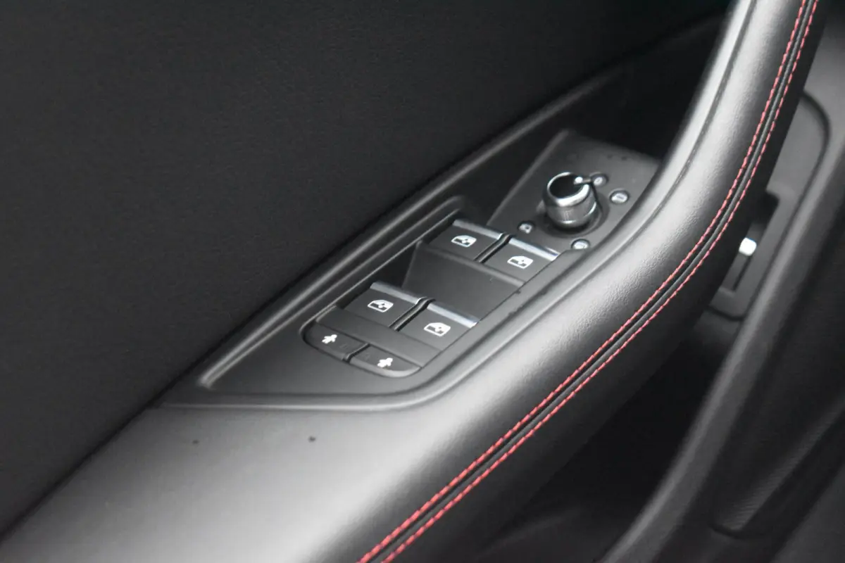 45 TFSI quattro Sport S line black edition