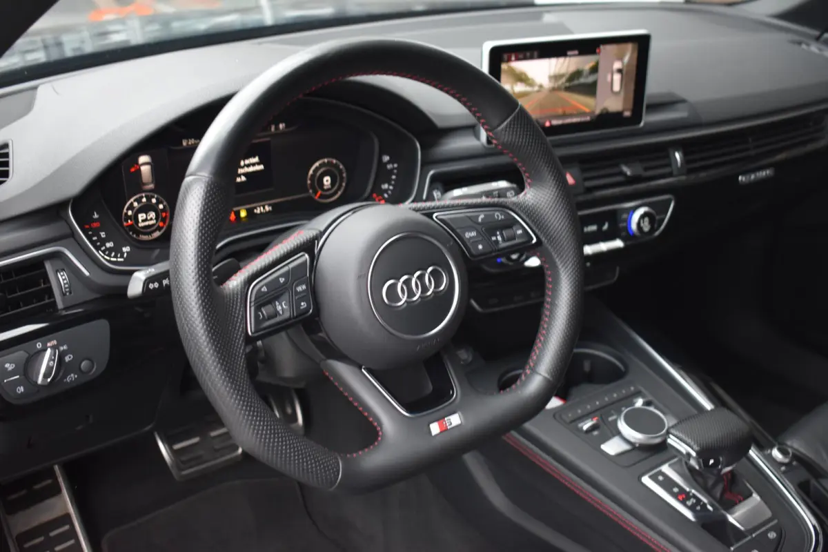45 TFSI quattro Sport S line black edition
