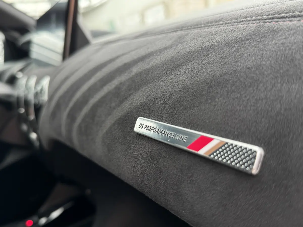 PureTech 100 Performance Line+ | Adaptive Cruise Control | Trekhaak afneembaar | Dodehoekdetectie | Parkeersensoren voor + achter | Carplay/Android Auto | Keyless | Climate Control | Achteru