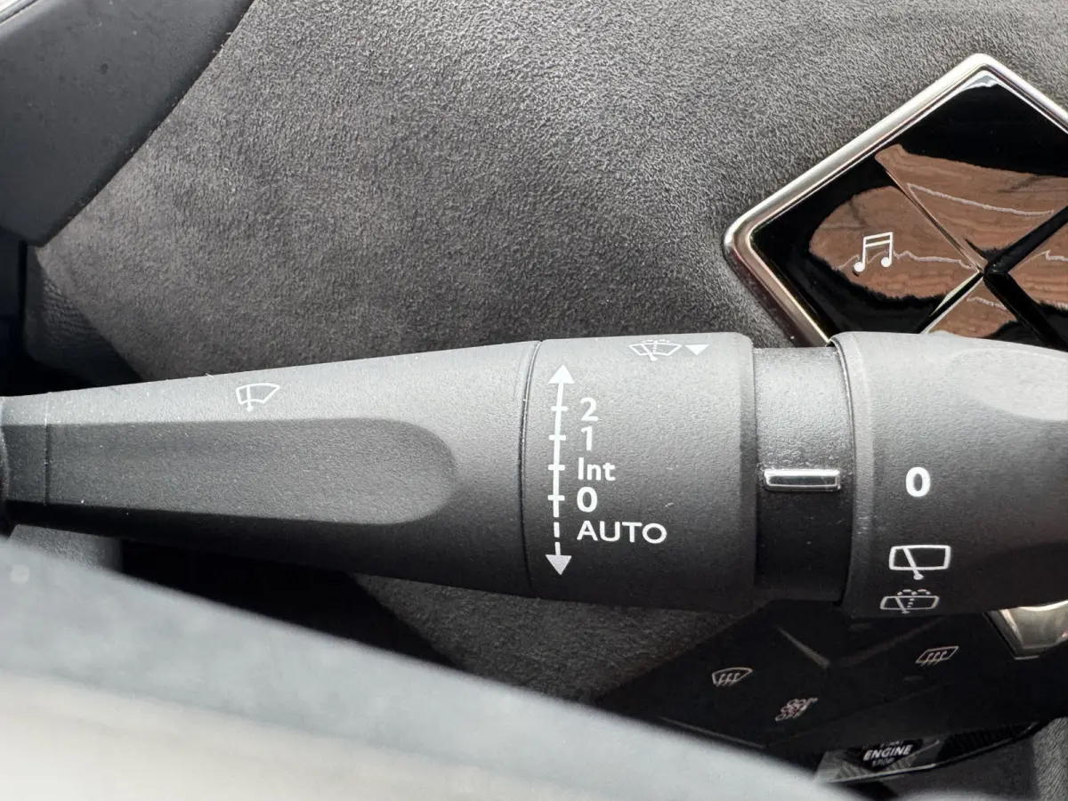 PureTech 100 Performance Line+ | Adaptive Cruise Control | Trekhaak afneembaar | Dodehoekdetectie | Parkeersensoren voor + achter | Carplay/Android Auto | Keyless | Climate Control | Achteru