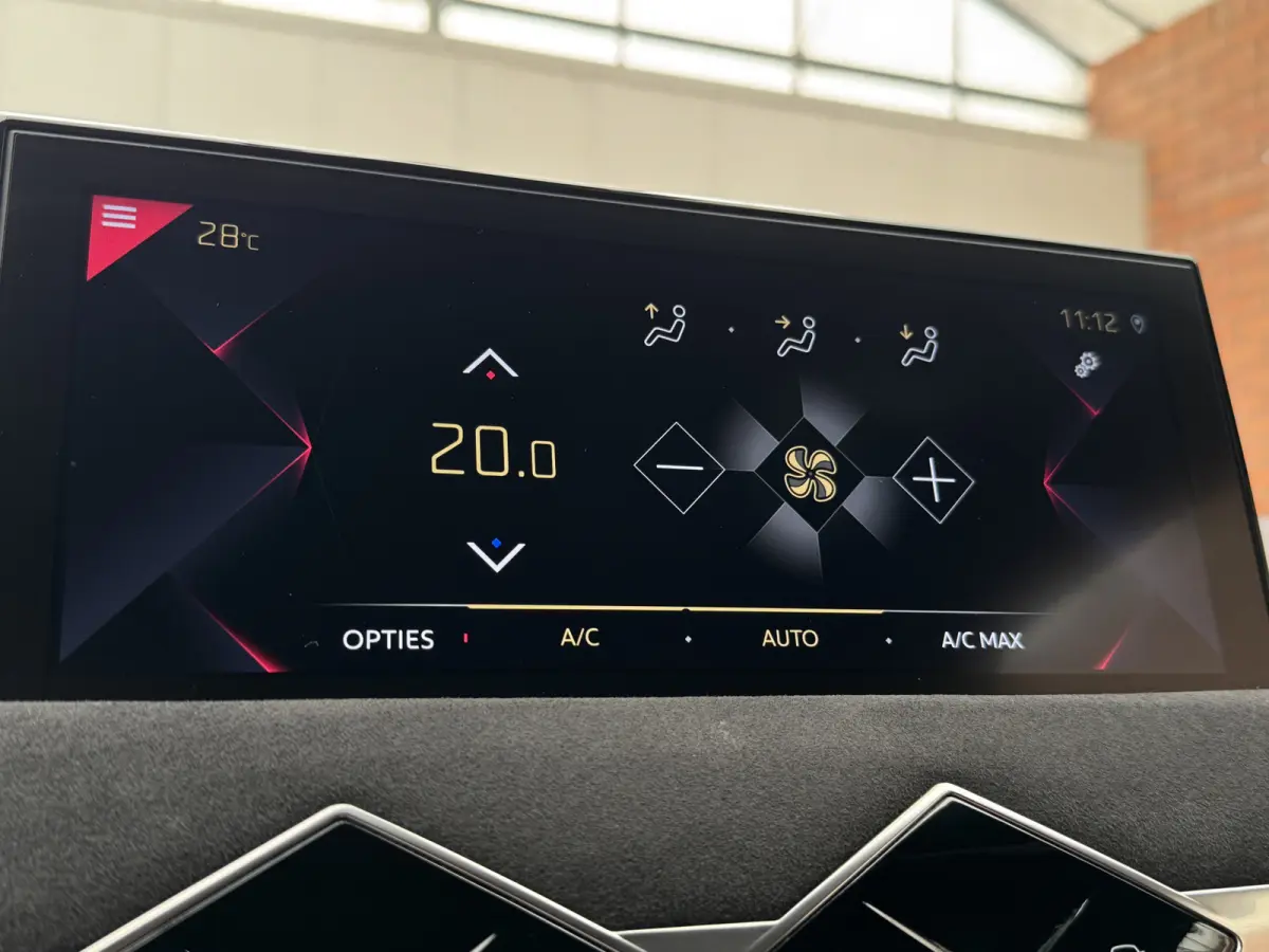 PureTech 100 Performance Line+ | Adaptive Cruise Control | Trekhaak afneembaar | Dodehoekdetectie | Parkeersensoren voor + achter | Carplay/Android Auto | Keyless | Climate Control | Achteru