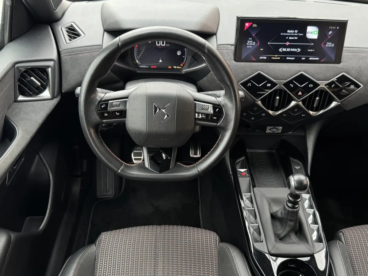 PureTech 100 Performance Line+ | Adaptive Cruise Control | Trekhaak afneembaar | Dodehoekdetectie | Parkeersensoren voor + achter | Carplay/Android Auto | Keyless | Climate Control | Achteru