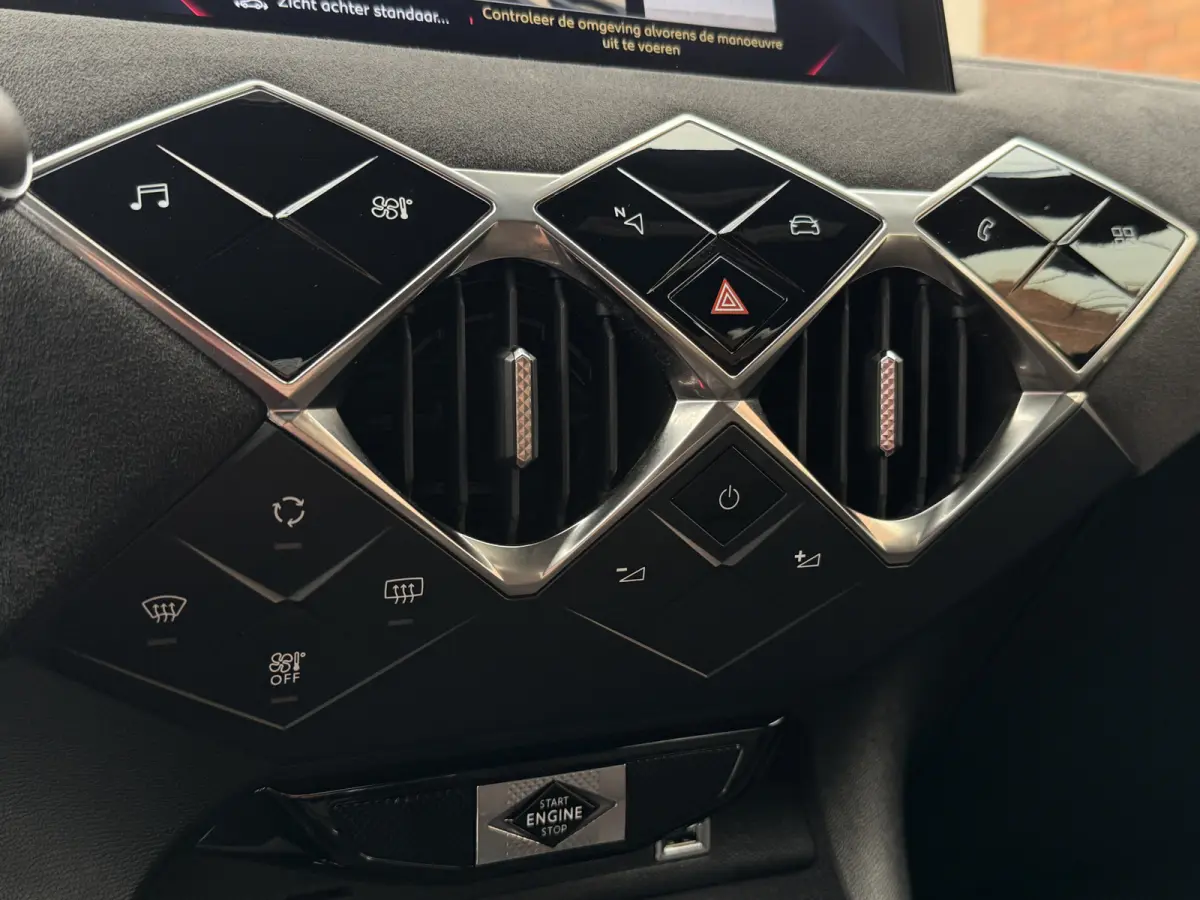 PureTech 100 Performance Line+ | Adaptive Cruise Control | Trekhaak afneembaar | Dodehoekdetectie | Parkeersensoren voor + achter | Carplay/Android Auto | Keyless | Climate Control | Achteru