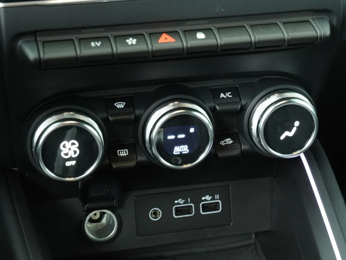 techno full hybrid E-Tech 145 | Groot Navigatie | Parkeercamera | Climate Control |