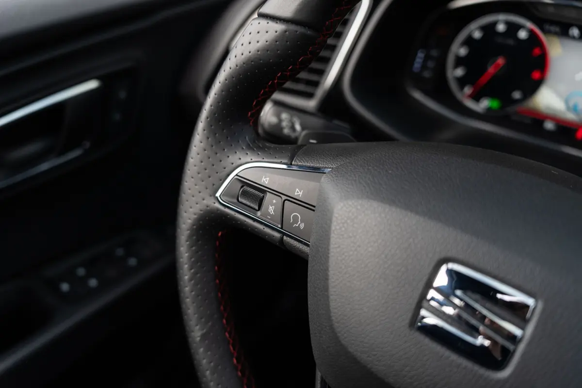 2.0 TSI FR Business Intense BLACK LINE*VIRTUAL*PANO*ACC*KEYLESS*LANE*BEATS*VOLL