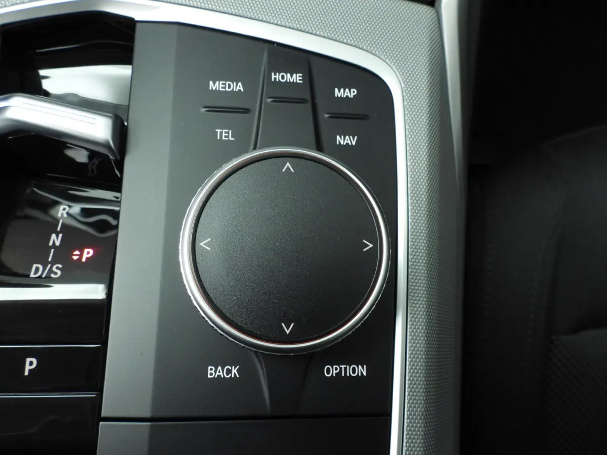 318i | LED | Navigatie | Clima | PDC | Shadow line | DAB | Alu 18 inch
