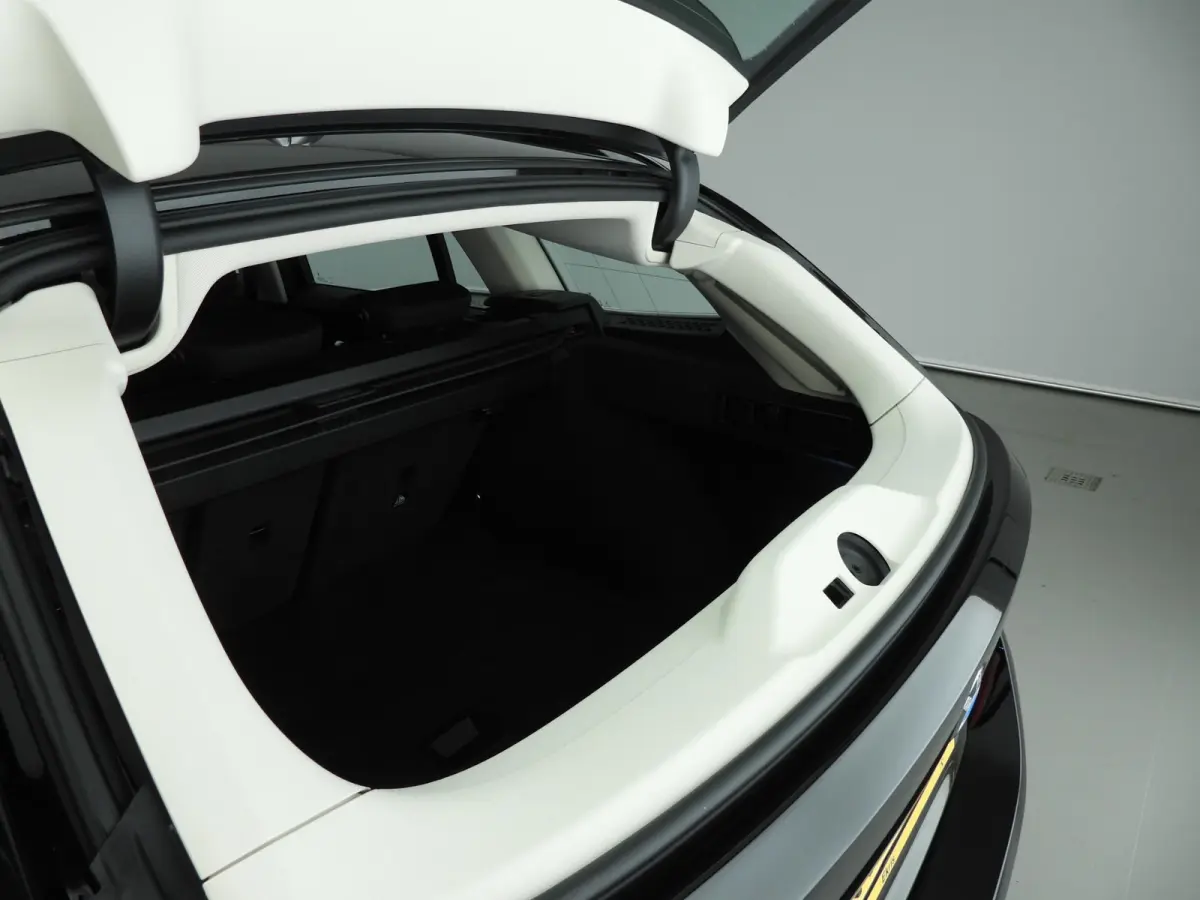 318i | LED | Navigatie | Clima | PDC | Shadow line | DAB | Alu 18 inch