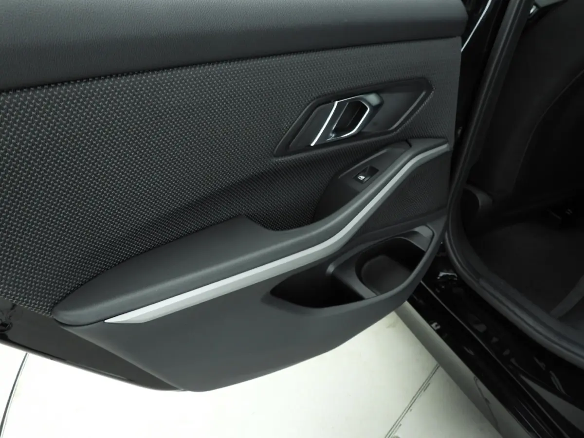 318i | LED | Navigatie | Clima | PDC | Shadow line | DAB | Alu 18 inch