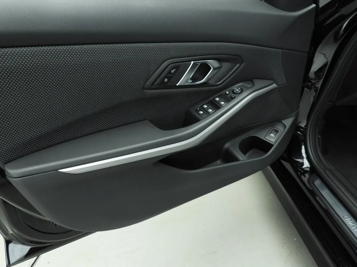 318i | LED | Navigatie | Clima | PDC | Shadow line | DAB | Alu 18 inch
