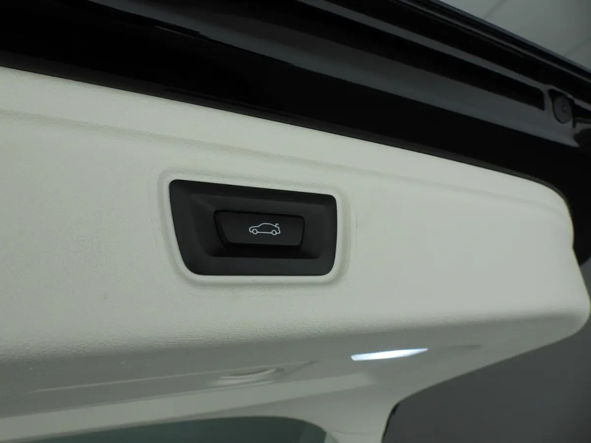 318i | LED | Navigatie | Clima | PDC | Shadow line | DAB | Alu 18 inch