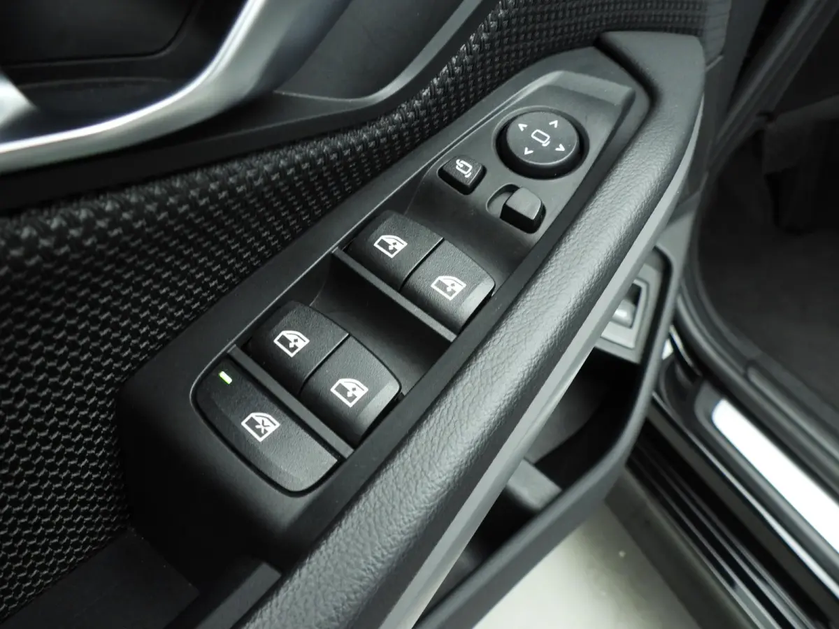 318i | LED | Navigatie | Clima | PDC | Shadow line | DAB | Alu 18 inch