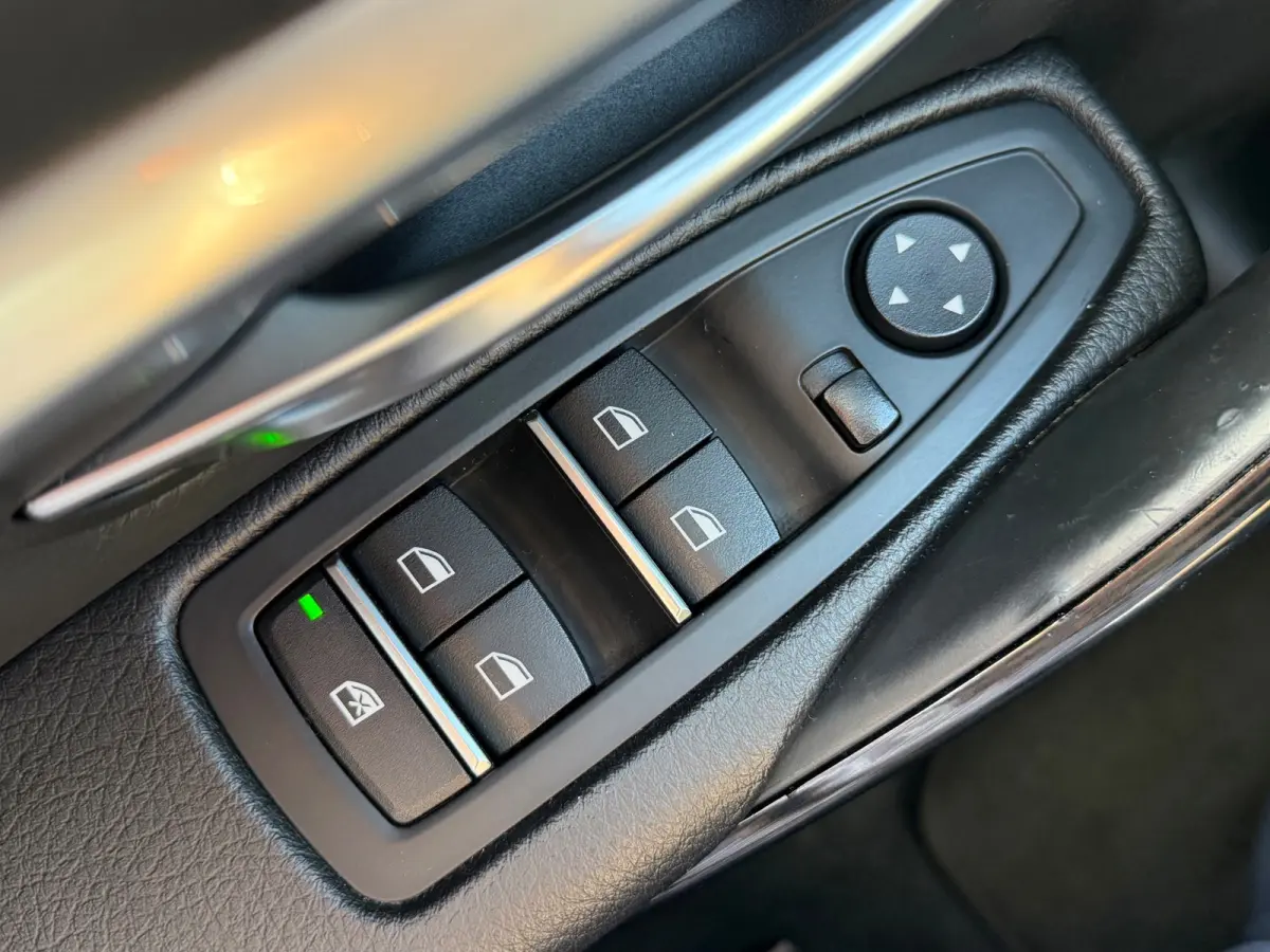 330e Executive|2e Eigenaar|Navi|Leder|Climate|Cruise|PDC|LMV|N.A.P|VolledigDigitaalOnderhoud|Apk tot 03-01-2027|
