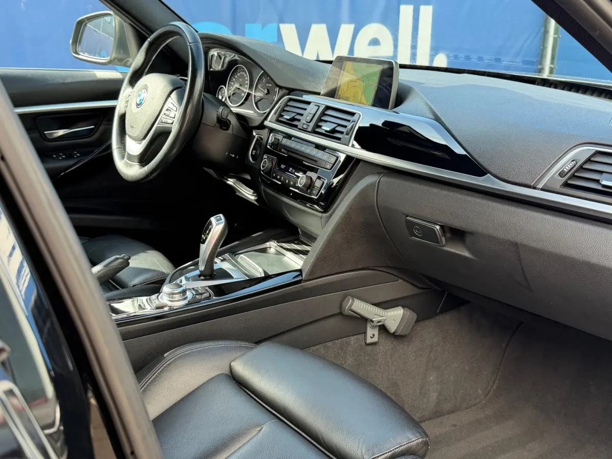 330e Executive|2e Eigenaar|Navi|Leder|Climate|Cruise|PDC|LMV|N.A.P|VolledigDigitaalOnderhoud|Apk tot 03-01-2027|