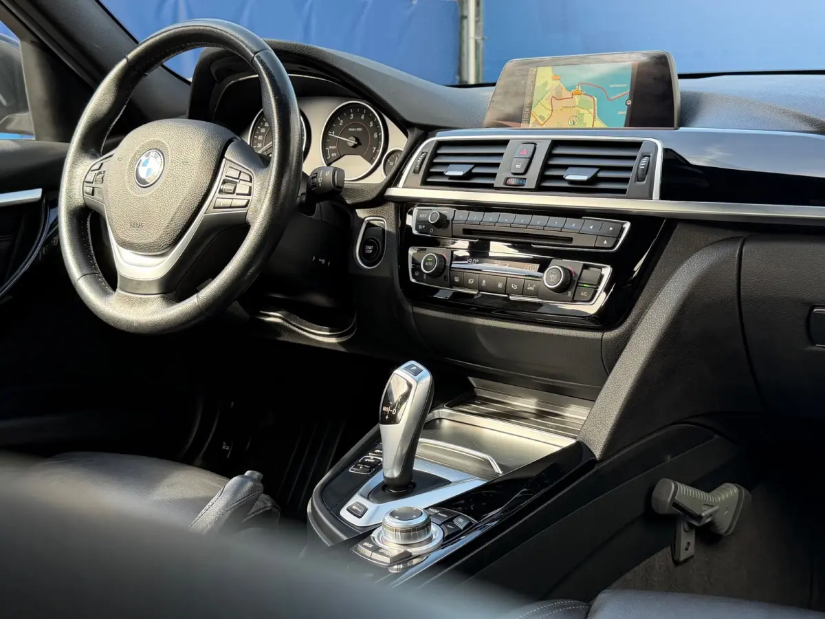 330e Executive|2e Eigenaar|Navi|Leder|Climate|Cruise|PDC|LMV|N.A.P|VolledigDigitaalOnderhoud|Apk tot 03-01-2027|