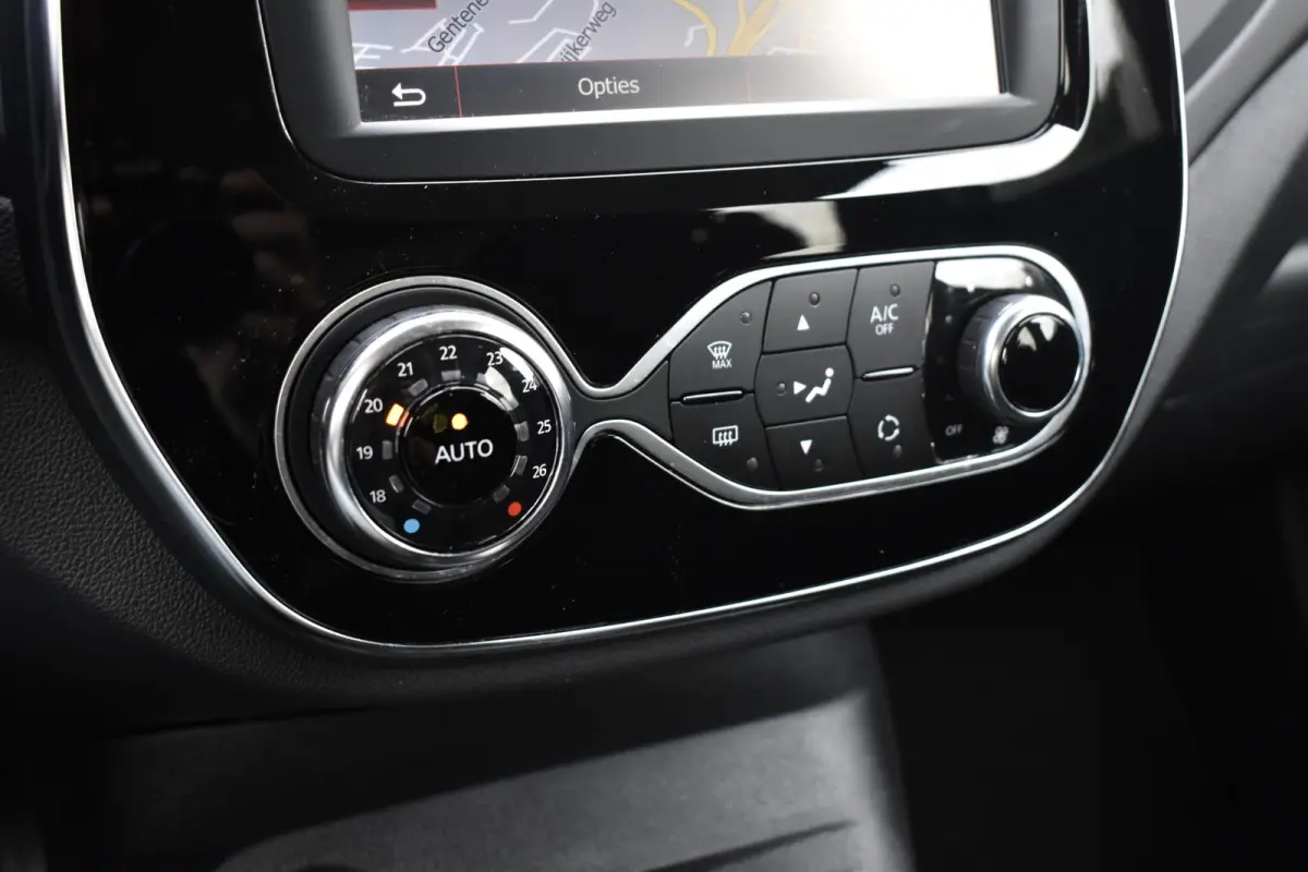 1.2 TCe Aut. Limited | Trekhaak | Camera |  Keyless Entry | Navigatie | Climatecontrol | Orig. NL |